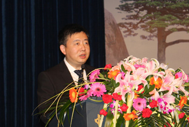 梁樑院长主持第十一届中国MBA发展论坛开幕式